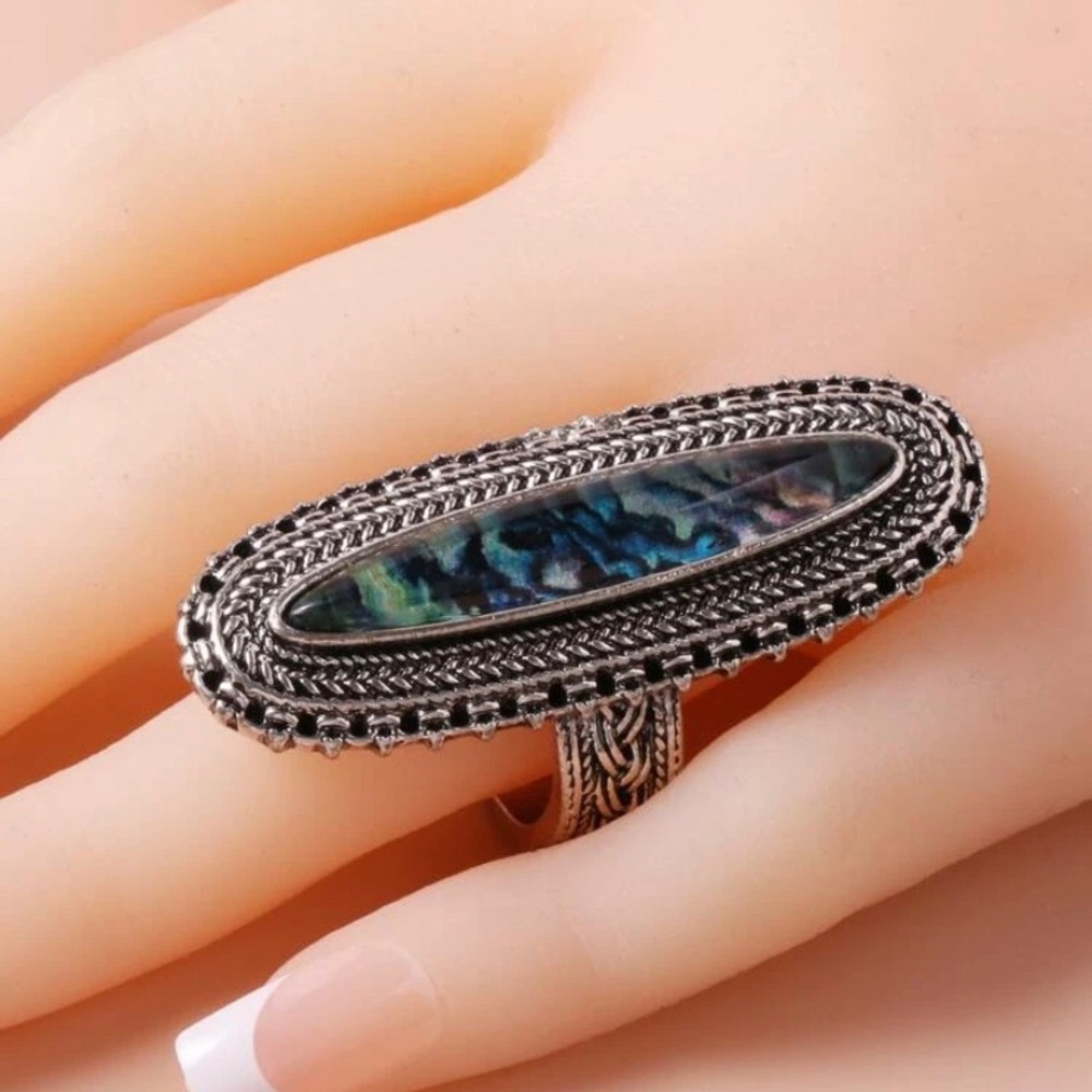 Size 6 Ring - Picture 2 of 5